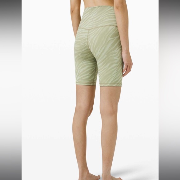 Lululemon Align Biker Short -Size 2 - Picture 2 of 15